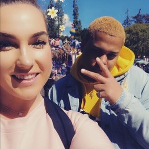 Meet your Posher, Caitlin